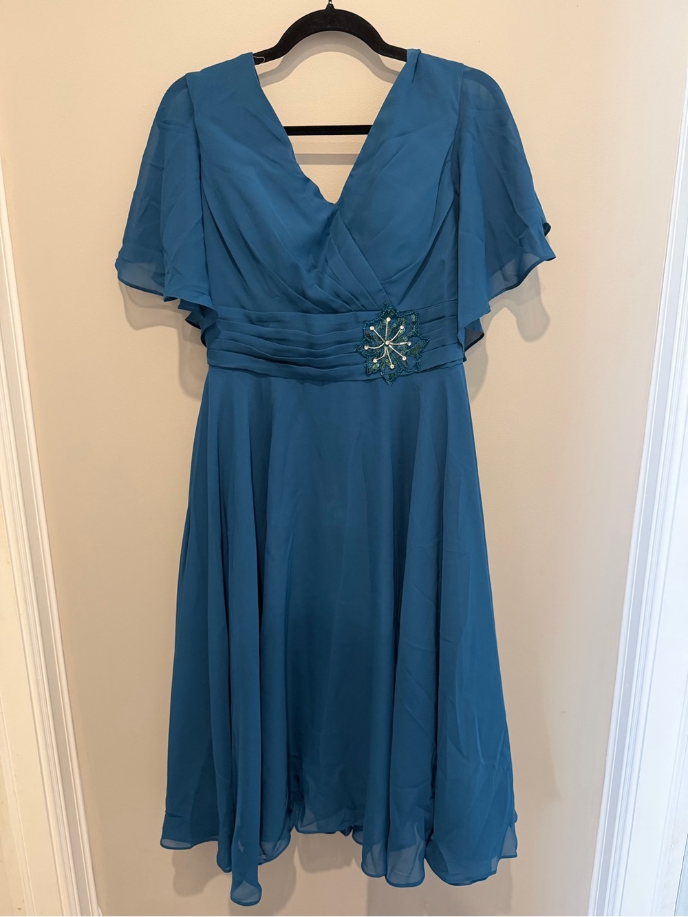 NWT Teal Blue Chiffon Midi Dress Size 6 | Flutter Sleeves | Beaded Waist - Picture 2 of 6